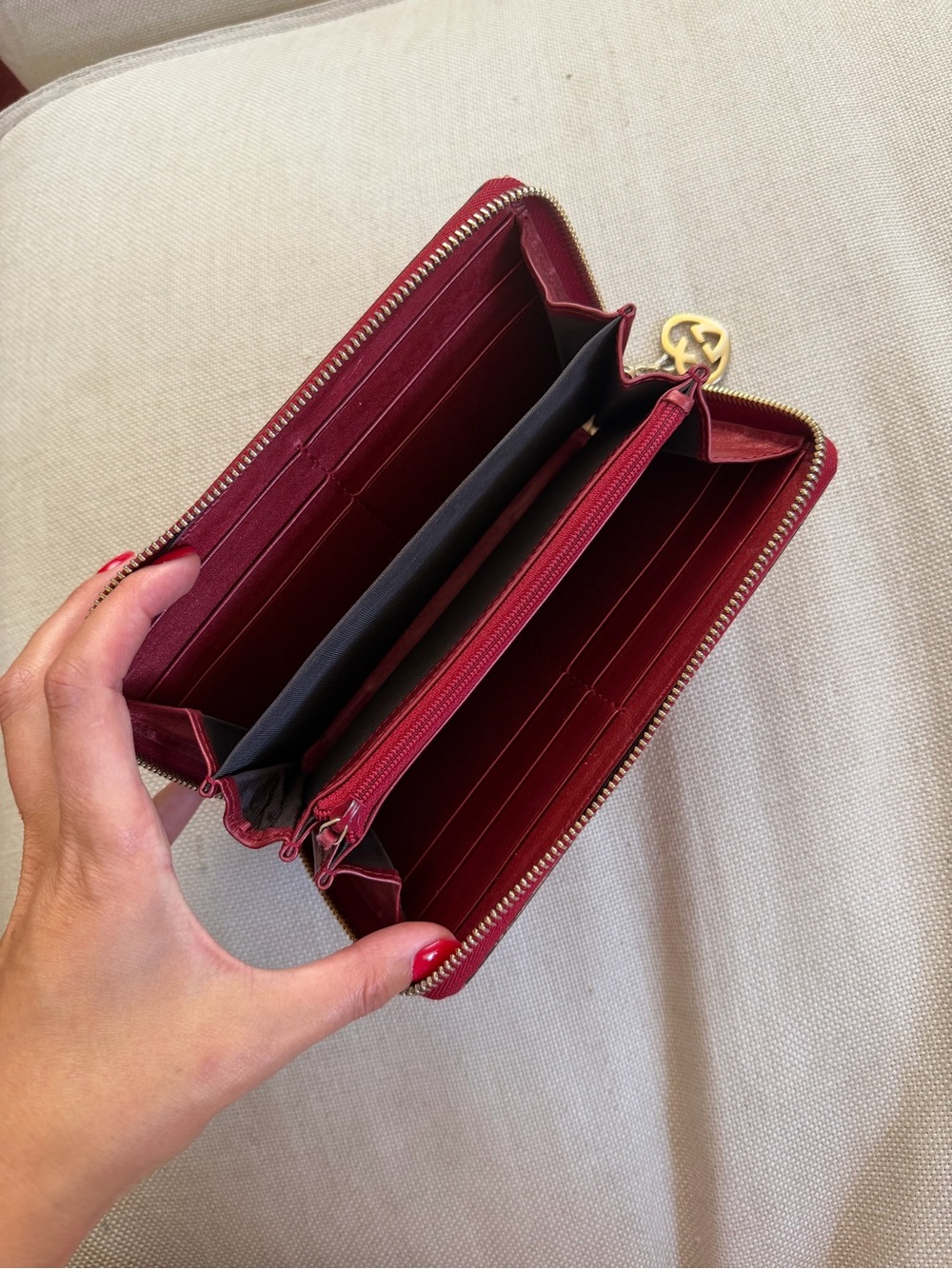Gucci Red Zip Around Wallet with Gold Logo Charm - Picture 7 of 8